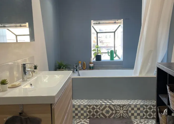 Loft Cosy De 120m2 En Plein Centre-ville A 2 Pas De La Comedie Grande Ou Petite Terrasse Selon Les Mois *